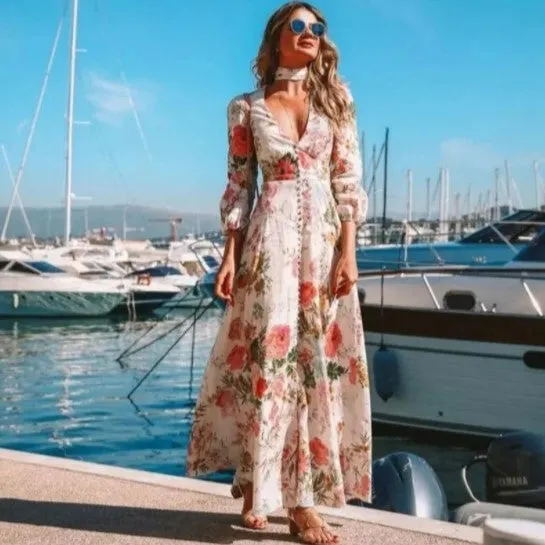 Fließendes Maxikleid mit vollem Blumendruck