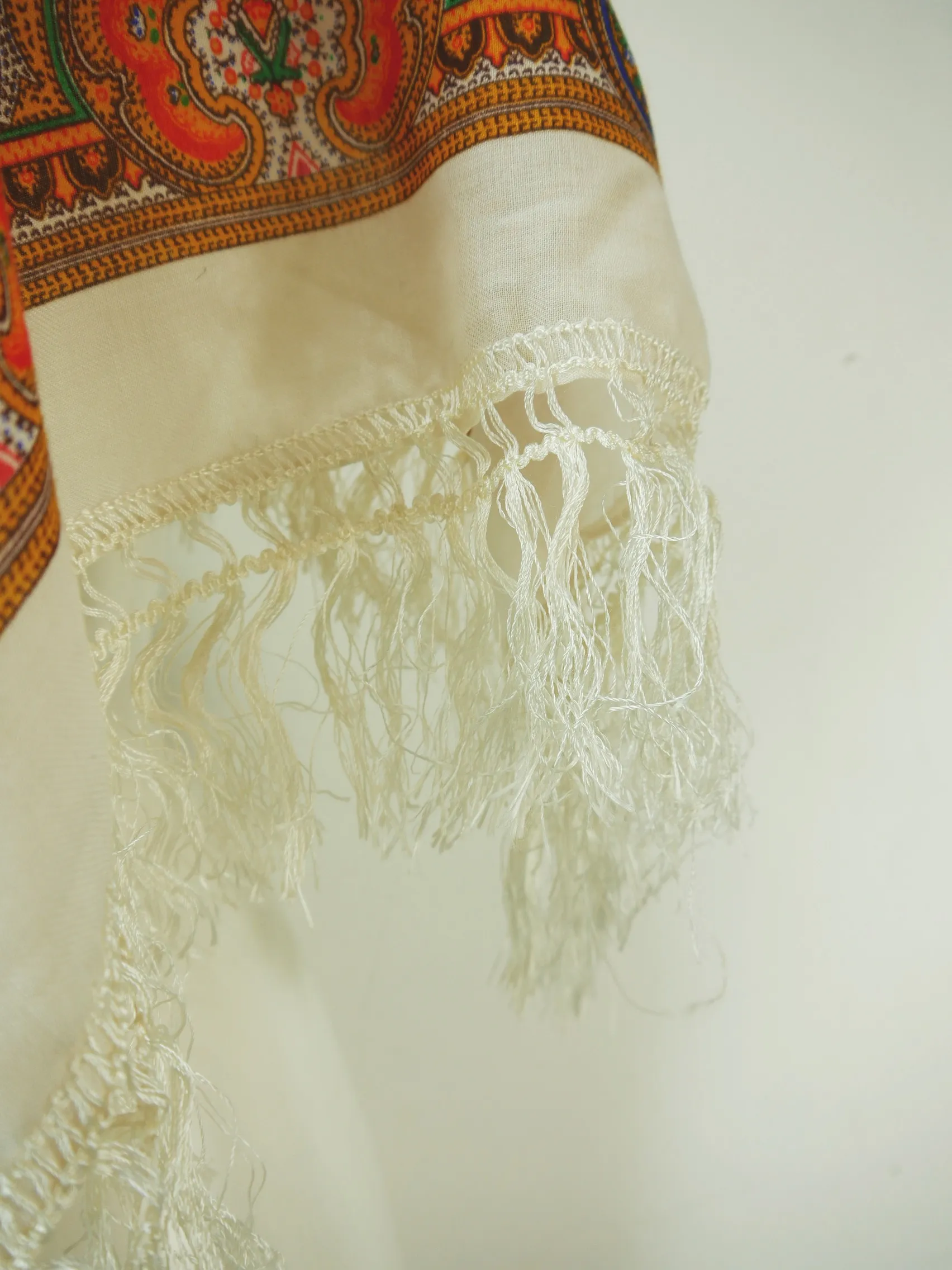 Handbedrucktes Schultertuch weiß Wolle Schultertuch mit Ornamente