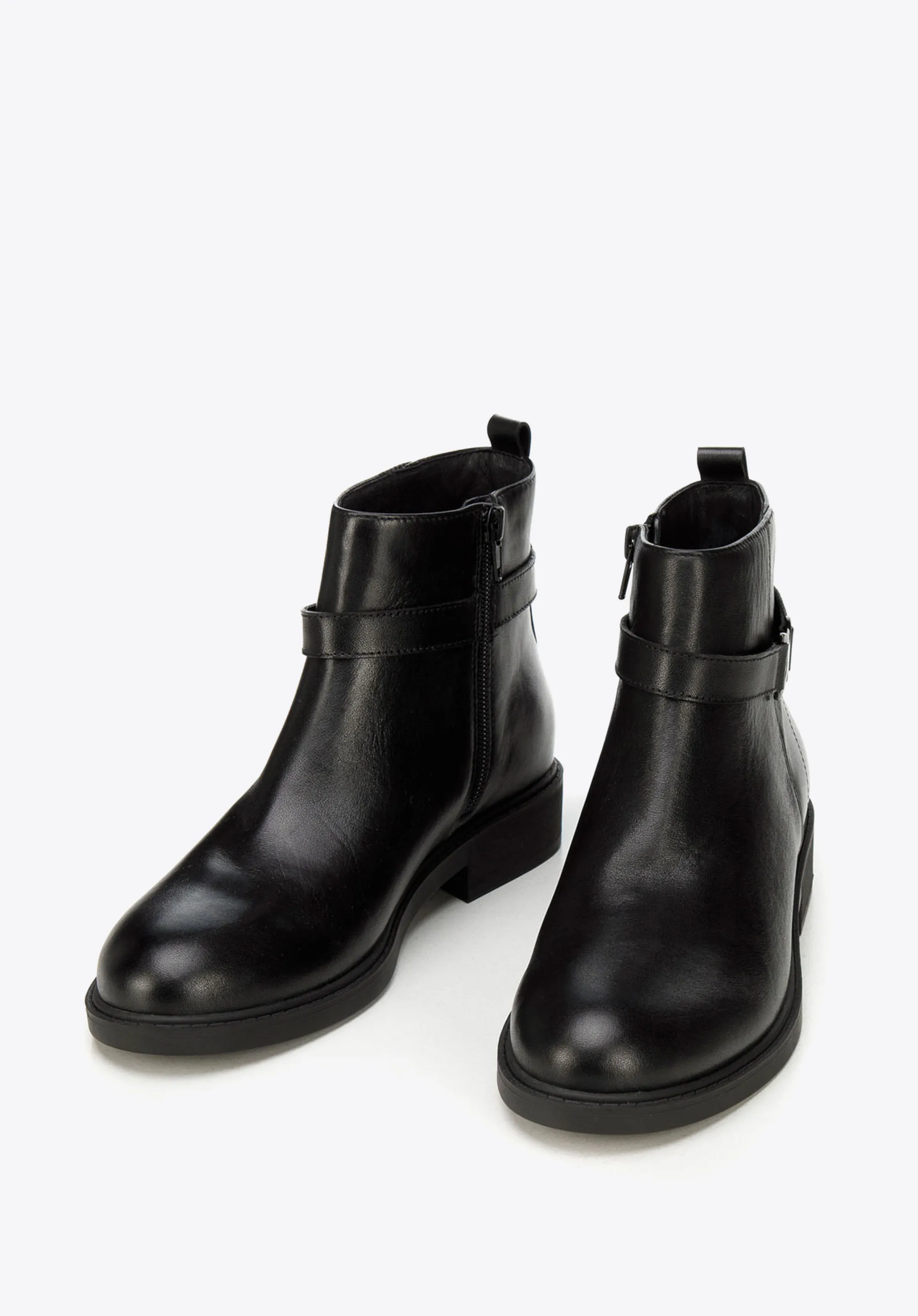 Stiefelette aus Leder mit Riemen und Schnalle |WITTCHEN| 93-D-552